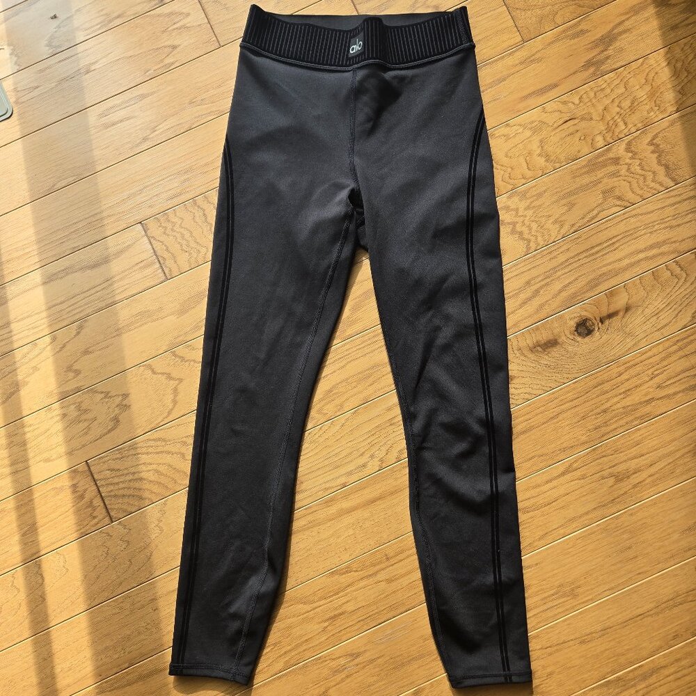 ALO Yoga Airlift High-Waist 7/8 Line Up Legging in Black - Picture 4 of 8